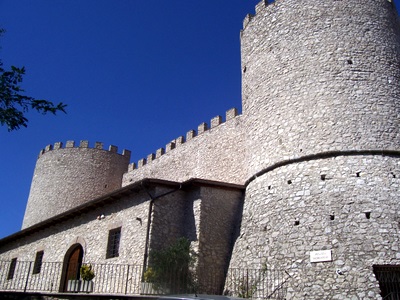 A Sant’Angelo poesie in dialetto: sabato la presentazione del libro nel castello