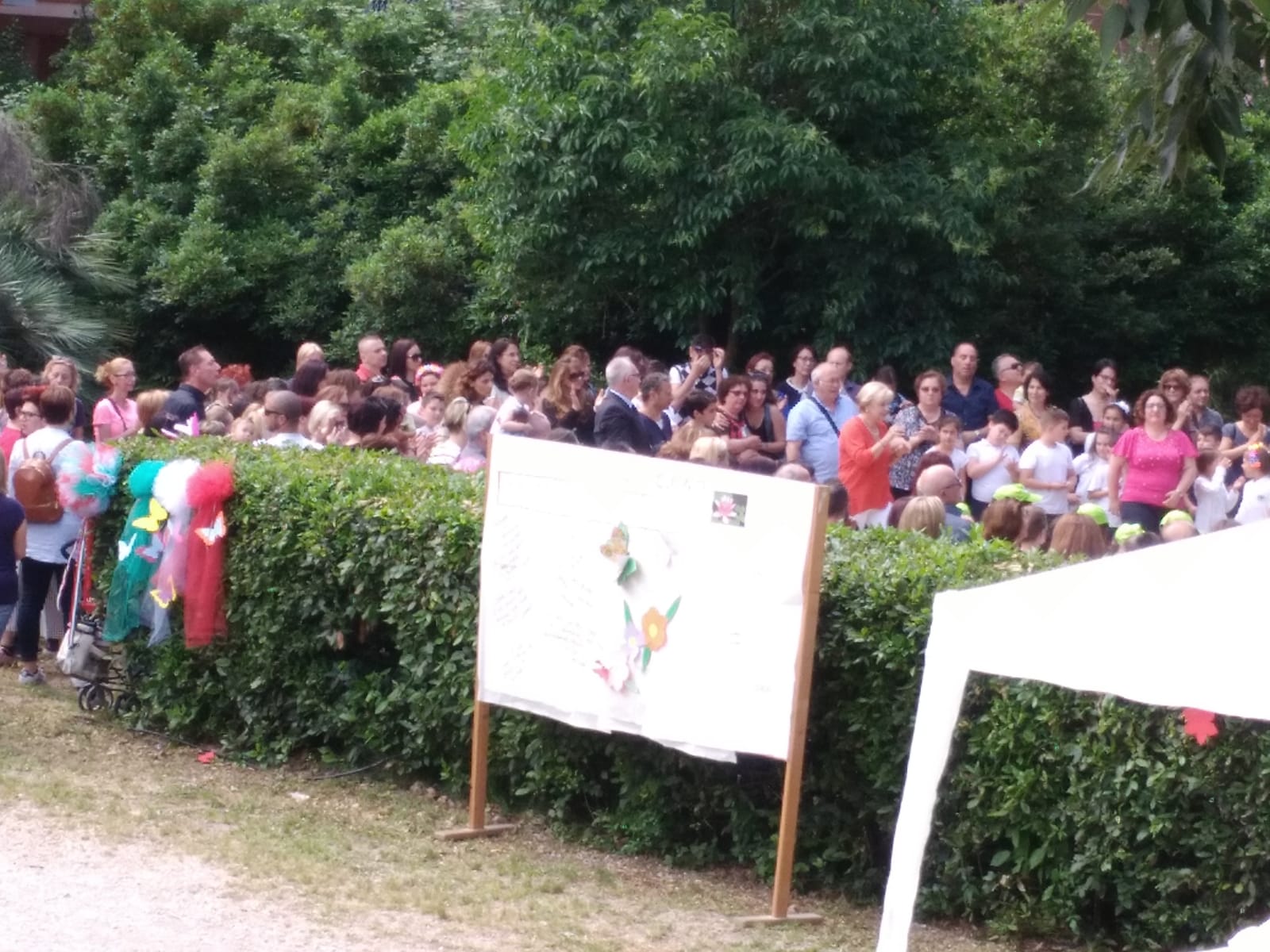 Villanova, la scuola di via La Marmora intitola l’aula all’aperto a Lisa Luzi con una festa emozionante