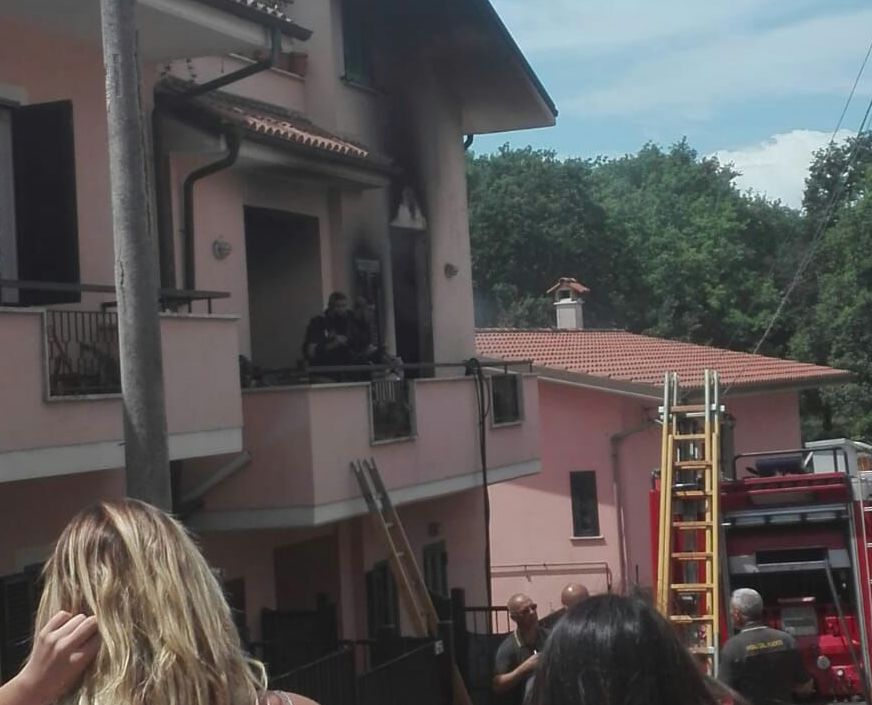 Mentana, incendia casa della madre: in arresto 44enne per rogo di Casali