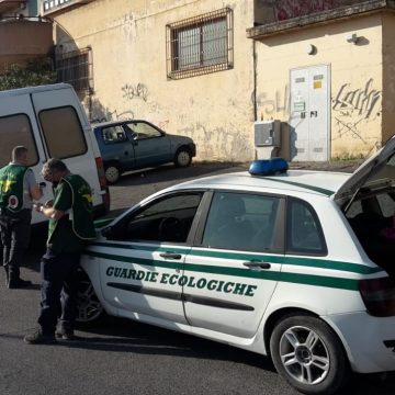 Bloccato nel centro di Tivoli con un carico di rifiuti fantasma, 27enne denunciato