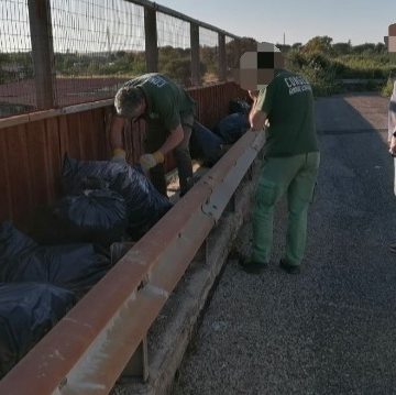 Tivoli, i rifiuti dell’officina sul cavalcavia ferroviario: 37enne denunciato