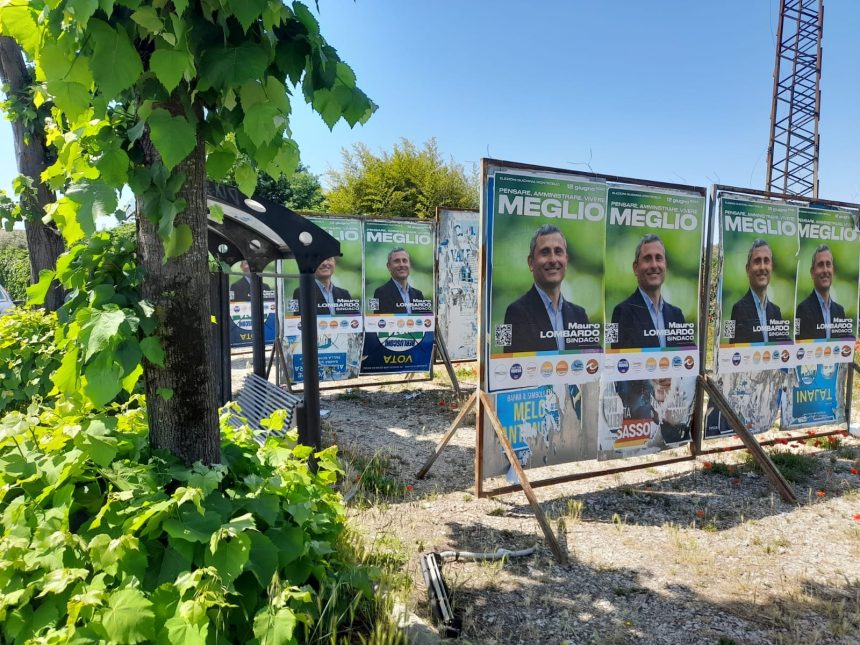 Lombardo inonda di manifesti. Zarro: “Fuori dalle regole. Governerà così?”