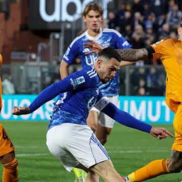 A Como un rosso di troppo e la Roma perde il passo A Como un rosso di troppo e la Roma perde il passo