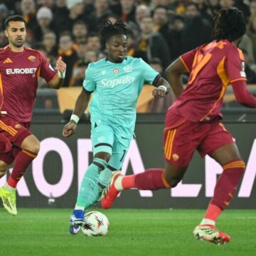 Notte da vecchio calcio italiano a Roma: vince 4-3 il Bologna Notte da vecchio calcio italiano a Roma: vince 4-3 il Bologna