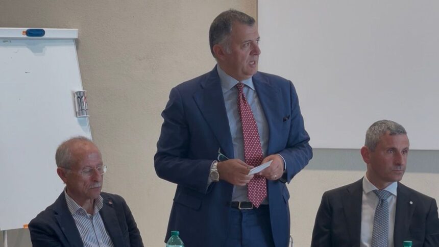 Marco Bertucci consigliere Regione Lazio all'inaugurazione della biblioteca di fabbrica