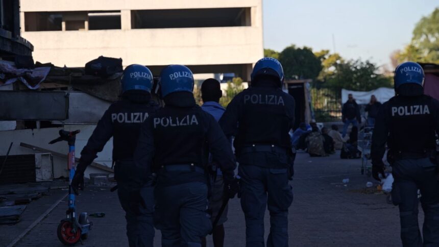 blitz di via Tallone, Tor Sapienza a Roma (foto dalla Polizia di Stato)